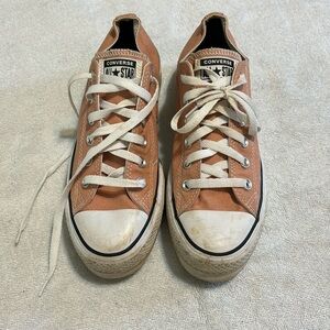Converse size 8.5 chuck taylors